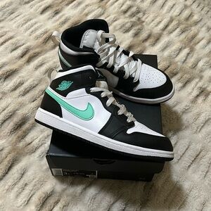 Girls Jordan 1s MID